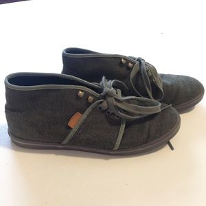 Army Green Canvas Vans size 7.5